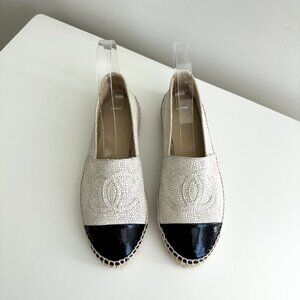 CHANEL Off-White Black Leather CC Logo Cap Toe Espadrille Flats Size 38 US 7.5